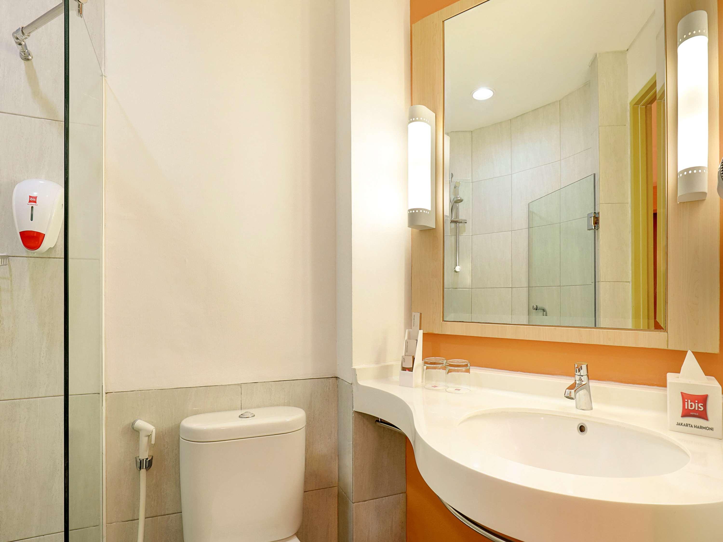 ไอบิส จาการ์ต้า ฮาร์โมนี Hotel จาการ์ตา ภายนอก รูปภาพ