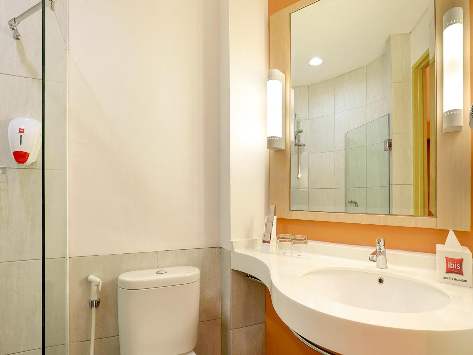 ไอบิส จาการ์ต้า ฮาร์โมนี Hotel จาการ์ตา ภายนอก รูปภาพ