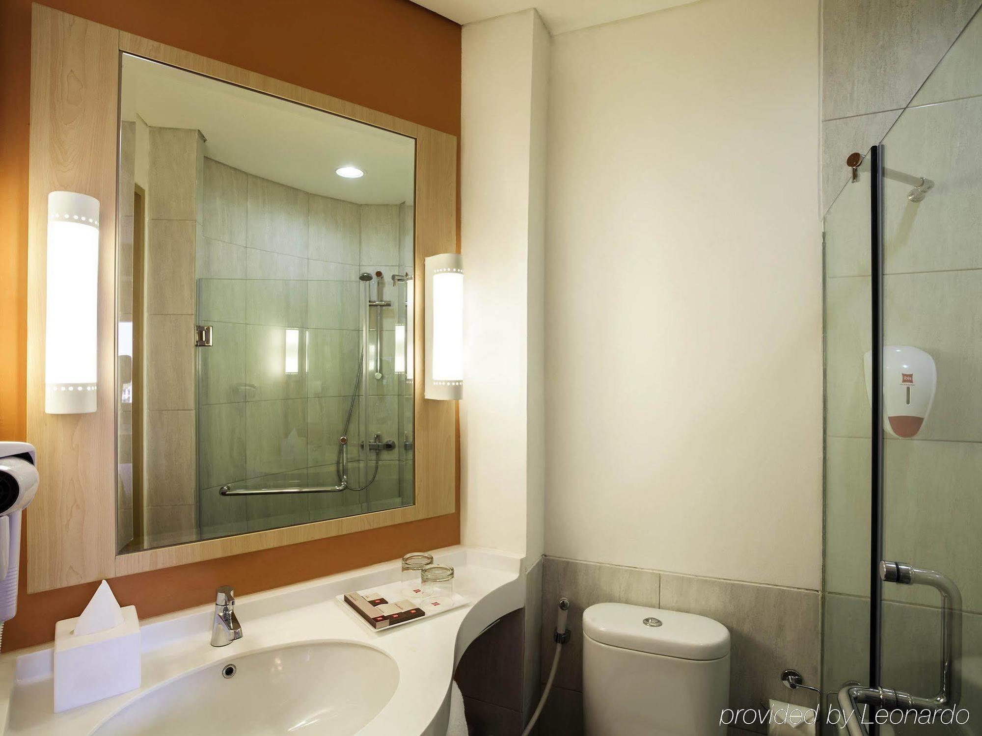 ไอบิส จาการ์ต้า ฮาร์โมนี Hotel จาการ์ตา ภายนอก รูปภาพ