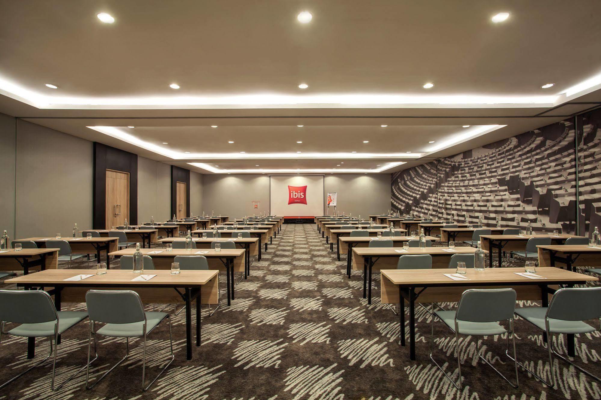 ไอบิส จาการ์ต้า ฮาร์โมนี Hotel จาการ์ตา ภายนอก รูปภาพ